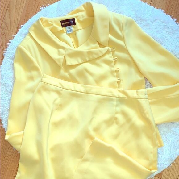 metrostyle Dresses & Skirts - Vintage Metrostyle Women’s Yellow 2-Piece Jacket Skirt Matching Suit Set Size 12